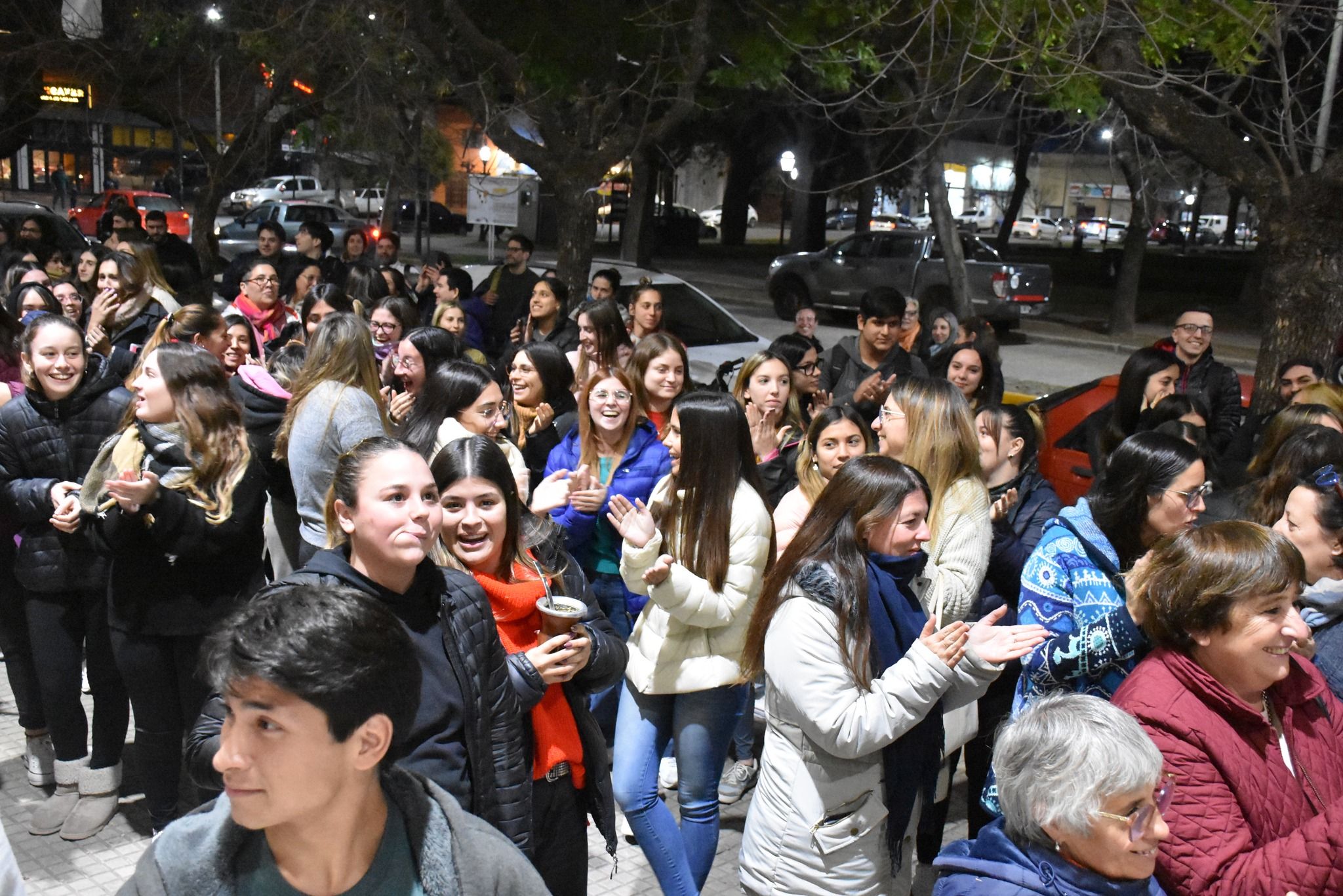 2.500 ALUMNOS Y MÁS DE 300 DOCENTES SE MOVILIZAN POR DÍA EN LA ESCUELA ...