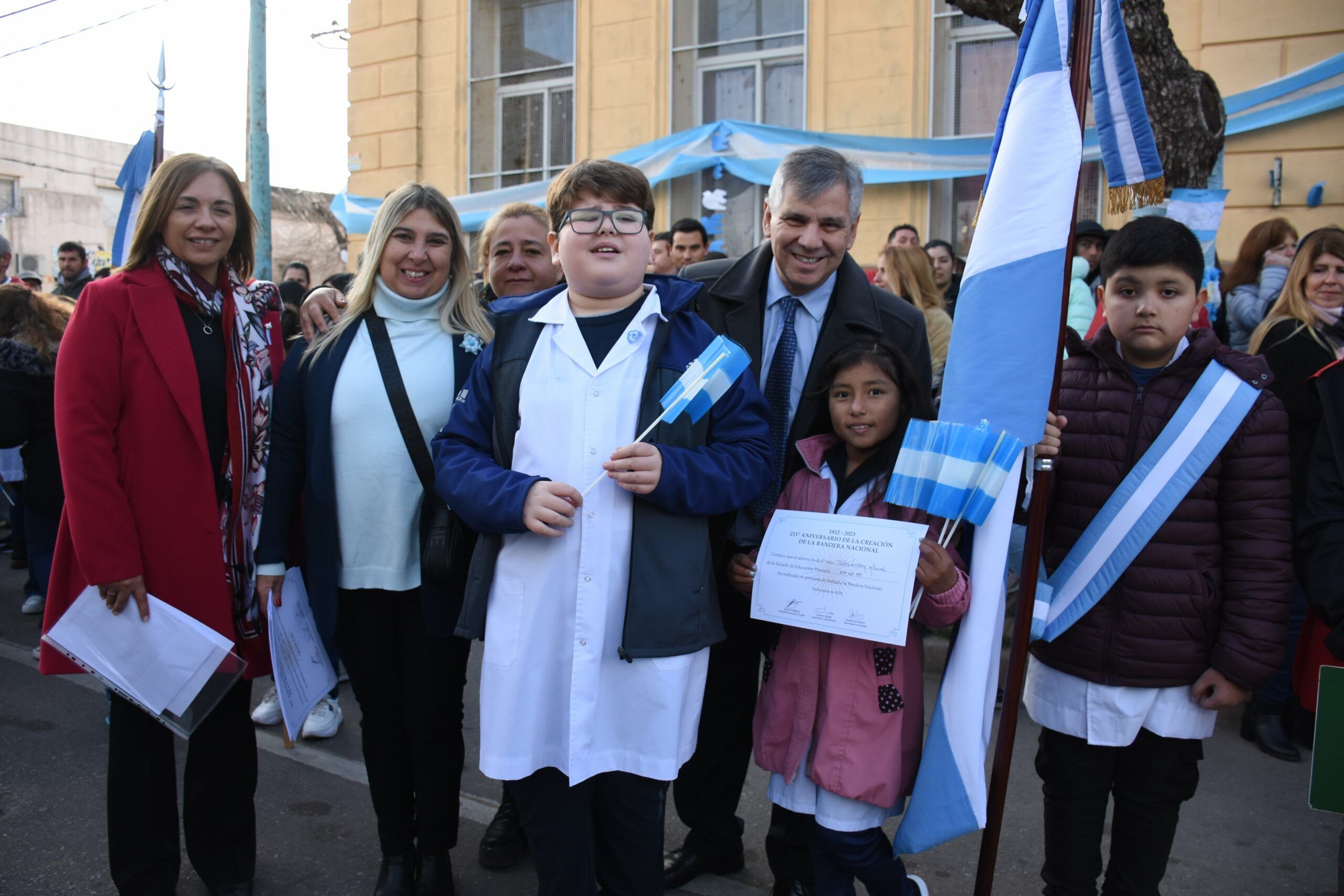ALUMNOS DE CUARTO AÑO JURARON LEALTAD A LA BANDERA | HoyChivilcoy ...