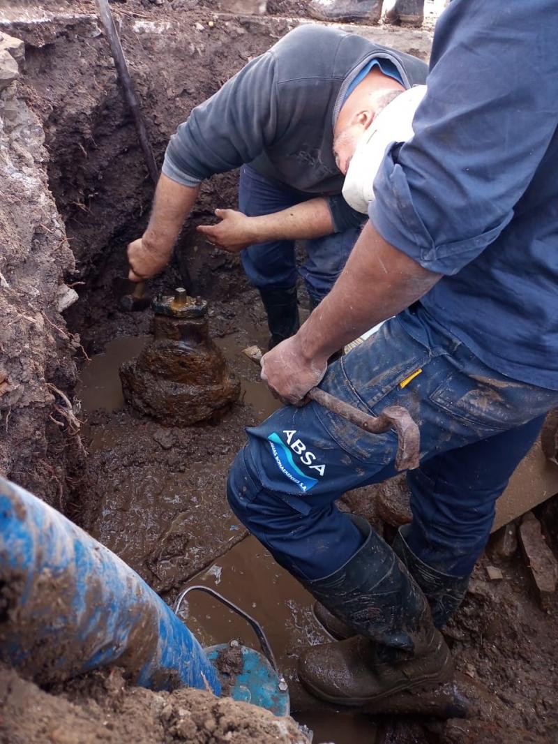 BAJA PRESIÓN DE AGUA EN ZONA SUR POR ROTURA EN LA RED | HoyChivilcoy ...