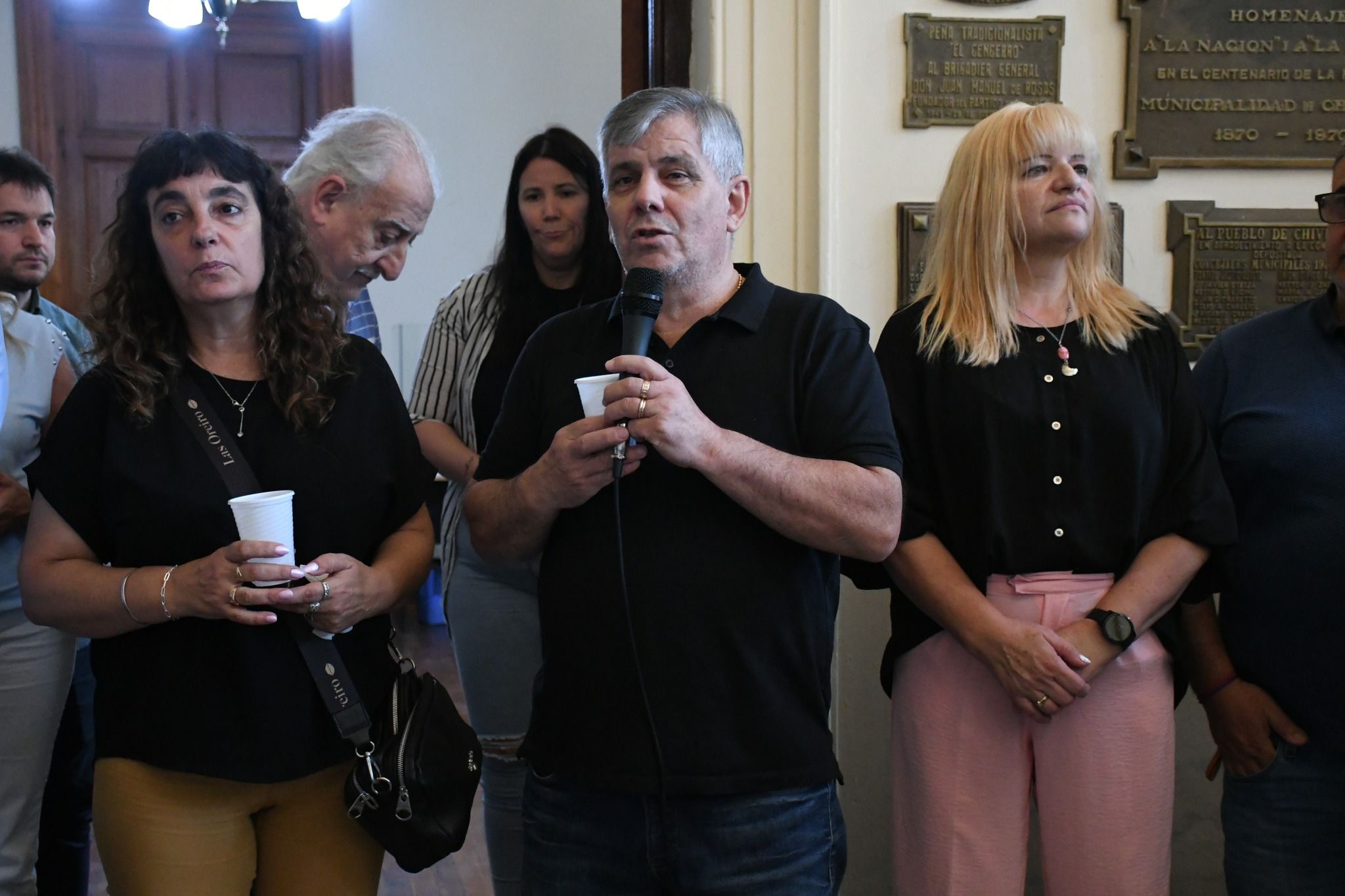 MUNICIPALES: EL INTENDENTE ANUNCIÓ EL PAGO DE UN BONO Y AUMENTO ...