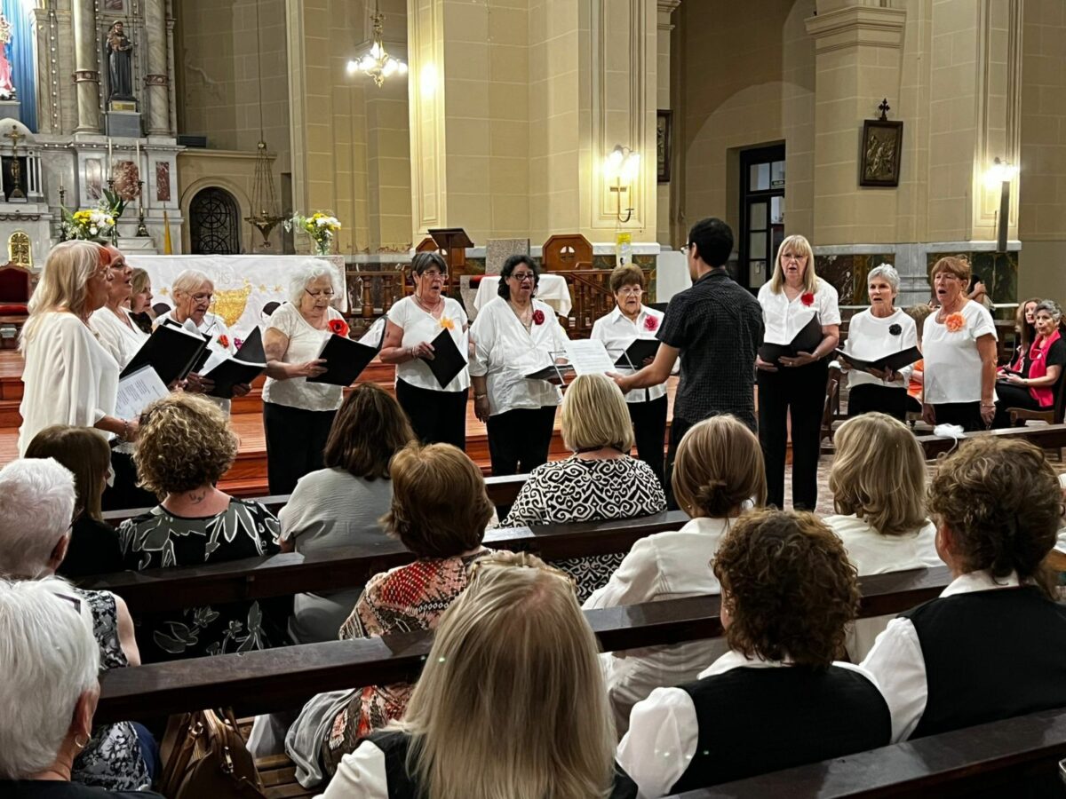 DESLUMBRANTE ENCUENTRO ZONAL DE COROS EN LA PARROQUIA SAN PEDRO