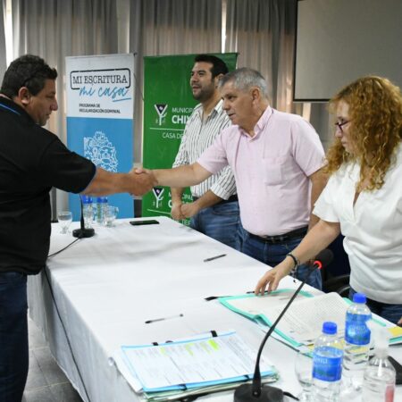 VIVIENDAS: 39 VECINOS FIRMARON TÍTULOS DE PROPIEDAD