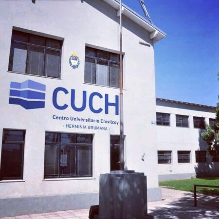 INSCRIBEN PARA CURSOS DE IDIOMAS EN EL CENTRO UNIVERSITARIO