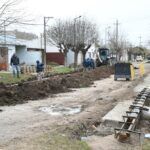 BARRIO "GATO Y MANCHA": AVANZAN OBRAS DE CORDÓN Y CUNETA