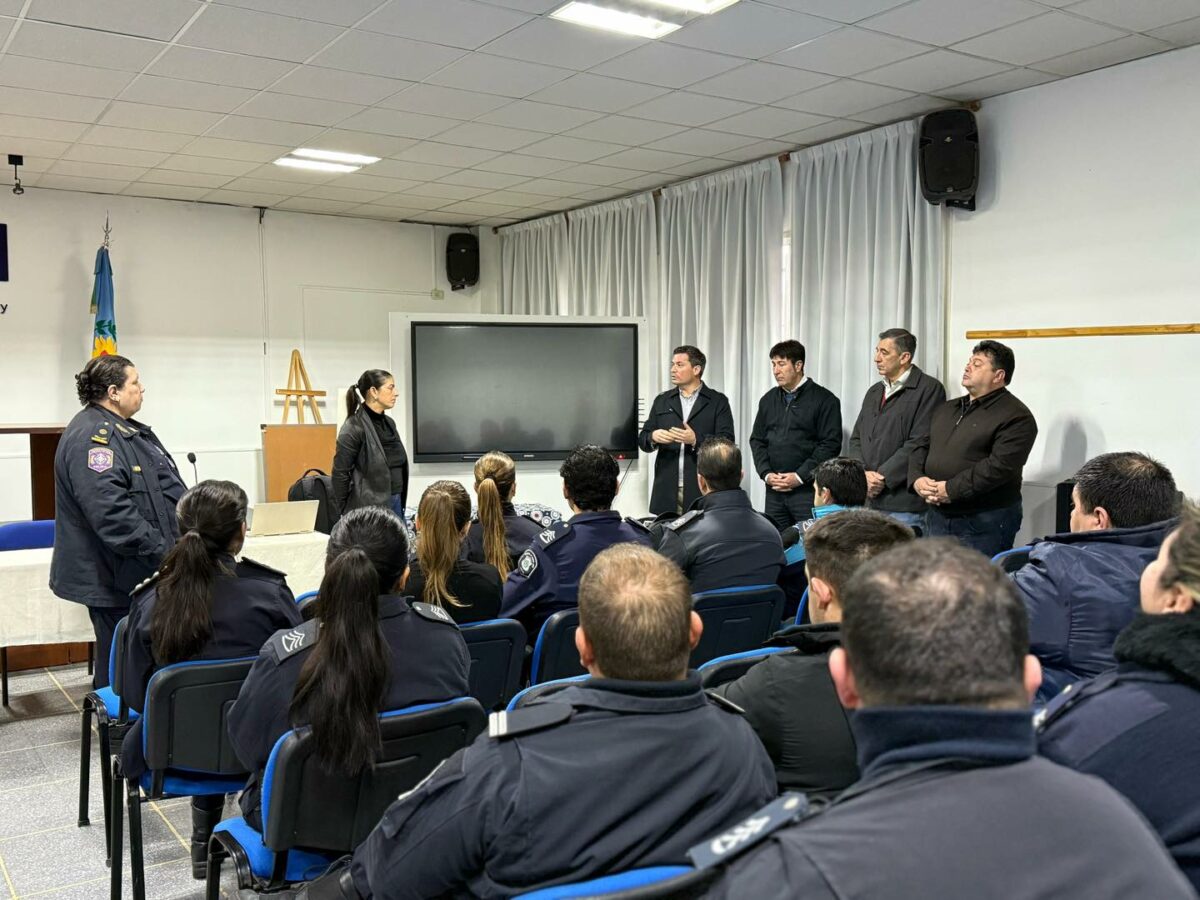 VIOLENCIA DE GÉNERO: CAPACITAN A POLICÍAS PARA BRINDAR UNA ADECUADA RESPUESTA