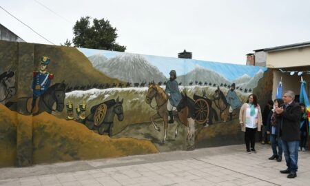 EN LA ESCUELA 49 SE INAUGURÓ UN MURAL QUE HONRA LA MEMORIA DE SAN MARTÍN