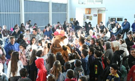 LOS NIÑOS FUERON AGASAJADOS EN MOQUEHUÁ: FIESTA CON SHOWS Y REGALOS
