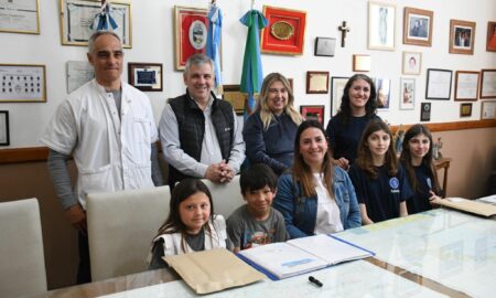 EL INTENDENTE RECIBIÓ A ESTUDIANTES QUE PARTICIPARÁN EN FERIA PROVINCIAL DE EDUCACIÓN
