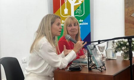 ABOGADA QUE ESCRIBE NOVELAS PRESENTÓ EN CHIVILCOY OBRA BASADA EN UN HECHO REAL
