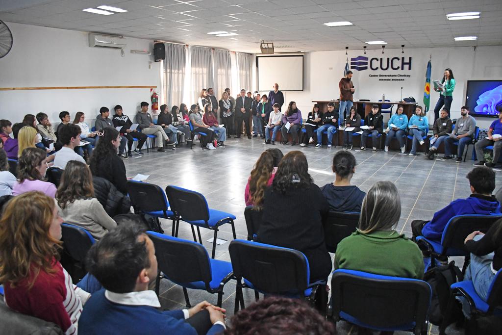 DELIBERÓ EL PARLAMENTO JUVENIL BONAERENSE: PARTICIPARON ALUMNOS DEL NIVEL SECUNDARIO