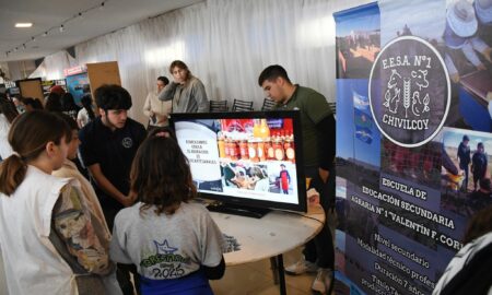 FERIA DE EDUCACIÓN SECUNDARIA: EXPONEN OFERTAS DE DIFERENTES ESCUELAS