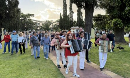 TARDE CON MÚSICA, CULTURA, FERIA Y PREVENCIÓN DE SALUD EN PLAZA ESPAÑA