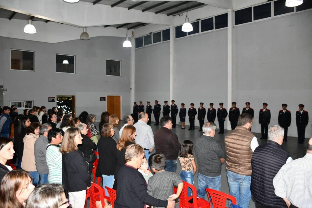 BOMBEROS DE MOQUEHUÁ CELEBRARON 37 AÑOS DE SU CREACIÓN