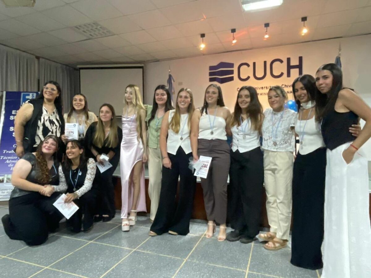 NUEVOS EGRESADOS DE LA ESCUELA SUPERIOR DE SERVICIO SOCIAL Y DEL CONSERVATORIO