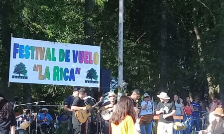 AVIONES, AEROMODELISMO, BARRILETES Y SHOWS ENGALANARON LA TARDE DEL DOMINGO