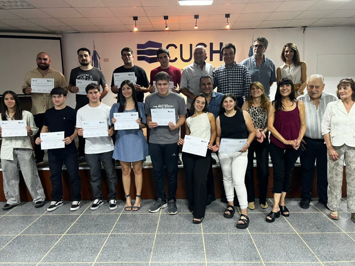 RECONOCIMIENTO ACADÉMICO A ESTUDIANTES DE LA UNIVERSIDAD TECNOLÓGICA NACIONAL