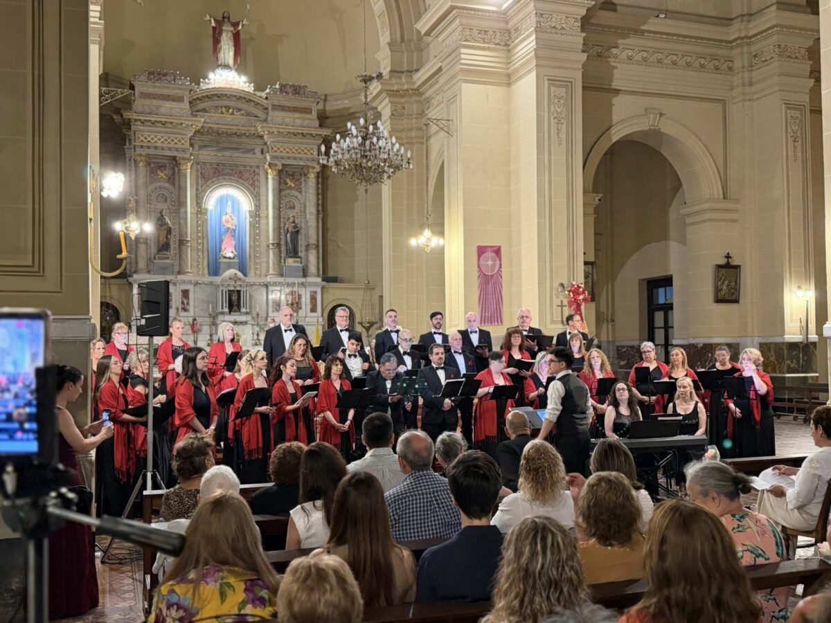 UNO DE LOS MEJORES COROS DEL PAÍS OFRECIÓ EL CONCIERTO DE NAVIDAD EN LA IGLESIA MAYOR