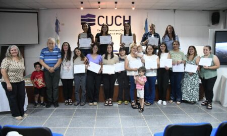 MÁS DE 100 ESTUDIANTES COMPLETARON FORMACIÓN PARA SU DESARROLLO PROFESIONAL