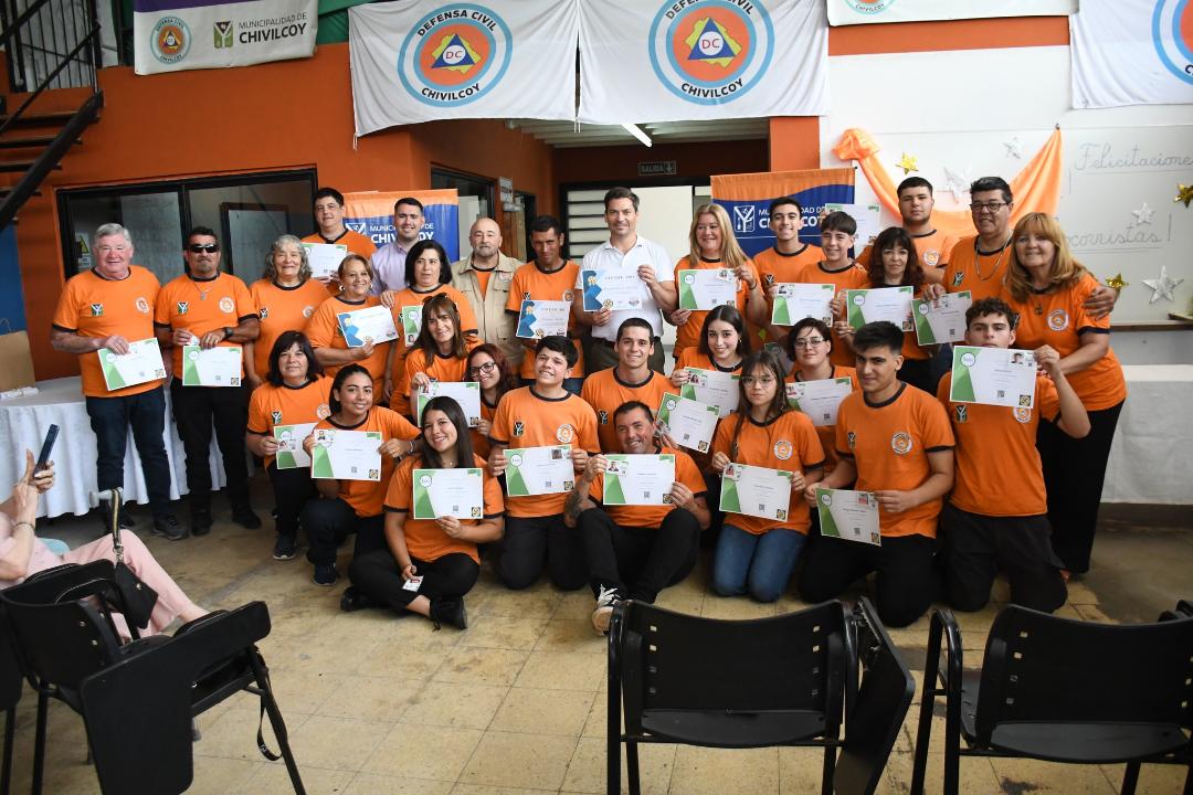 DEFENSA CIVIL: ENTREGA DE CERTIFICADOS A SOCORRISTAS QUE REALIZARON CAPACITACIONES