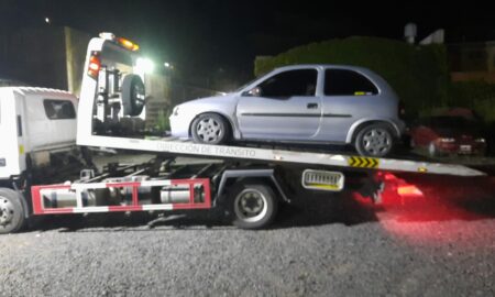 BURLÓ TODAS LAS NORMAS PARA CIRCULAR Y PROVOCÓ RUIDOS MOLESTOS: LO DETUVIERON