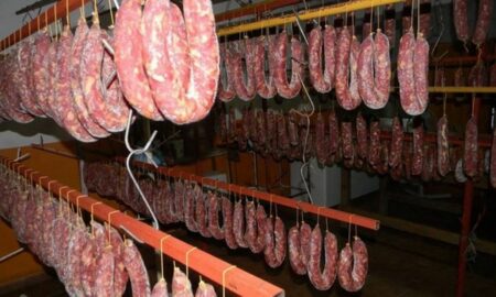 DETECTAN RÓTULOS FALSOS EN CHACINADOS, QUESOS Y AGUA DE MESA: CONTROLAN COMERCIOS