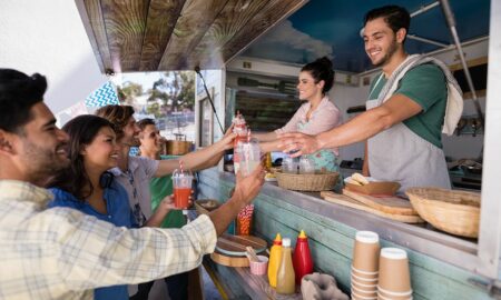 COMIDA EN MOVIMIENTO: ENTREGARON LAS PRIMERAS HABILITACIONES PARA FOOD TRUCK