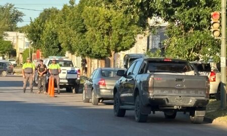 CONTROLAN QUE SE RESPETEN LOS SEMÁFOROS