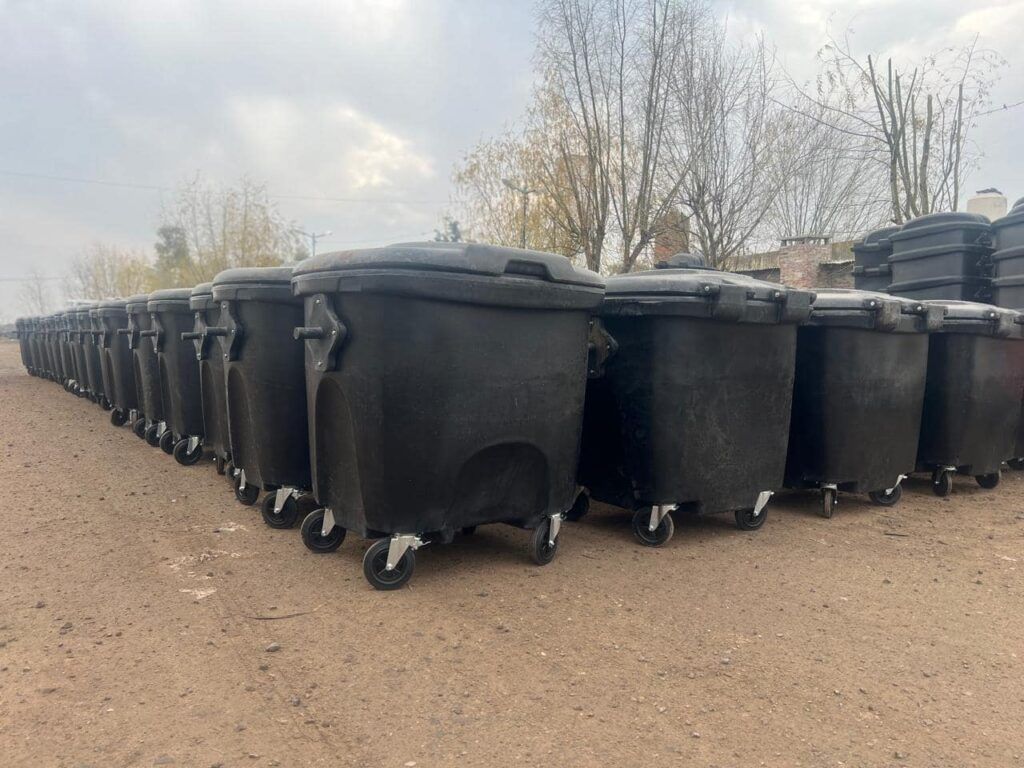 PIDEN NO COLOCAR RAMAS O ESCOMBROS EN CONTENEDORES