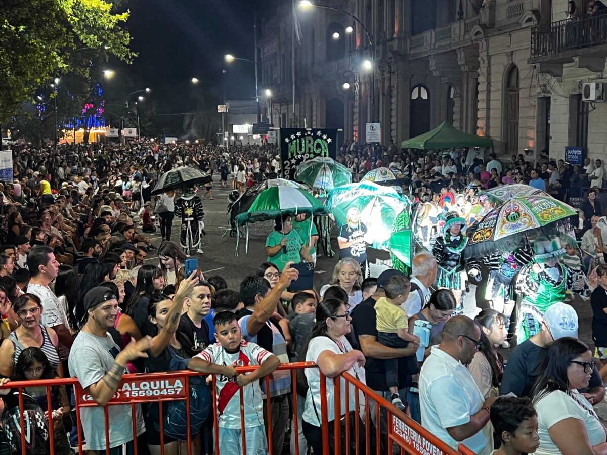 DESBORDÓ DE PÚBLICO EL CORSÓDROMO DE LA PLAZA CENTRAL