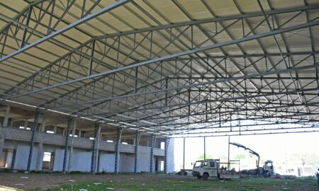 LLAMAN A LICITACIÓN PARA FINALIZAR EL POLIDEPORTIVO DE AVENIDA 84