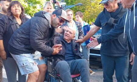 EMOTIVO HOMENAJE POPULAR A EMILIO SATRIANO