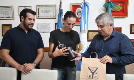 DISTINGUIÓ EL INTENDENTE A CAMPEONA SUDAMERICANA DE CICLISMO