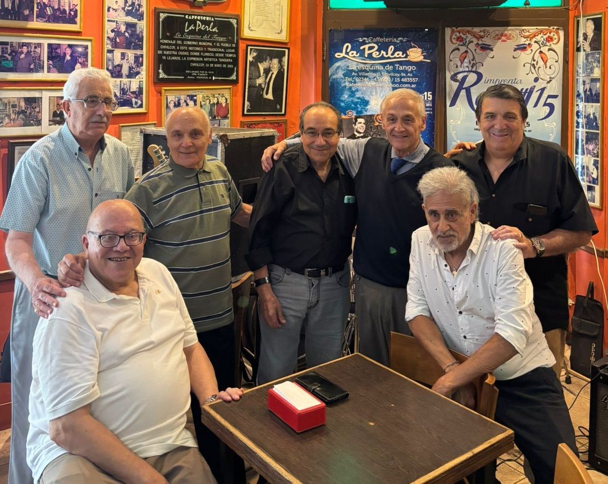 LUEGO DE 40 AÑOS SE REENCONTRARON INTEGRANTES DE EMBLEMÁTICO GRUPO MUSICAL