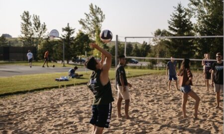 INSCRIBEN PARA PARTICIPAR EN CLASES GRATIS DE VÓLEY EN EL POLIDEPORTIVO