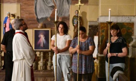 VIERNES SANTO: GRAN CANTIDAD DE FIELES ACOMPAÑÓ EL VÍA CRUCIS EN EL TEMPLO MAYOR