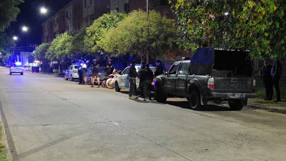 REFUERZAN OPERATIVOS DE SEGURIDAD: IDENTIFICAN PERSONAS Y VEHÍCULOS