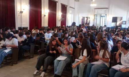 BUSCAN CONCIENTIZAR A ESTUDIANTES SOBRE PROBLEMÁTICAS AMBIENTALES