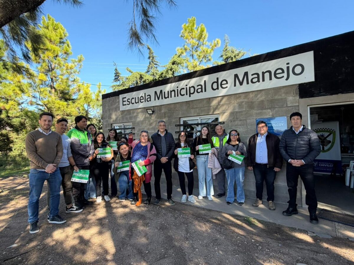 ESCUELA DE MANEJO: NUEVA ENTREGA DE LICENCIAS