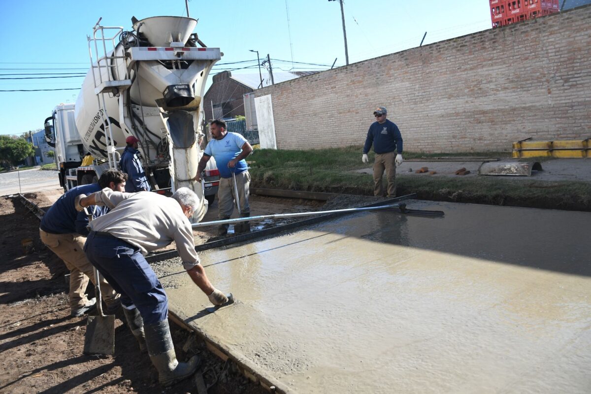 OBRAS DE PAVIMENTACIÓN EN EL BARRIO "SAN MARTÍN"
