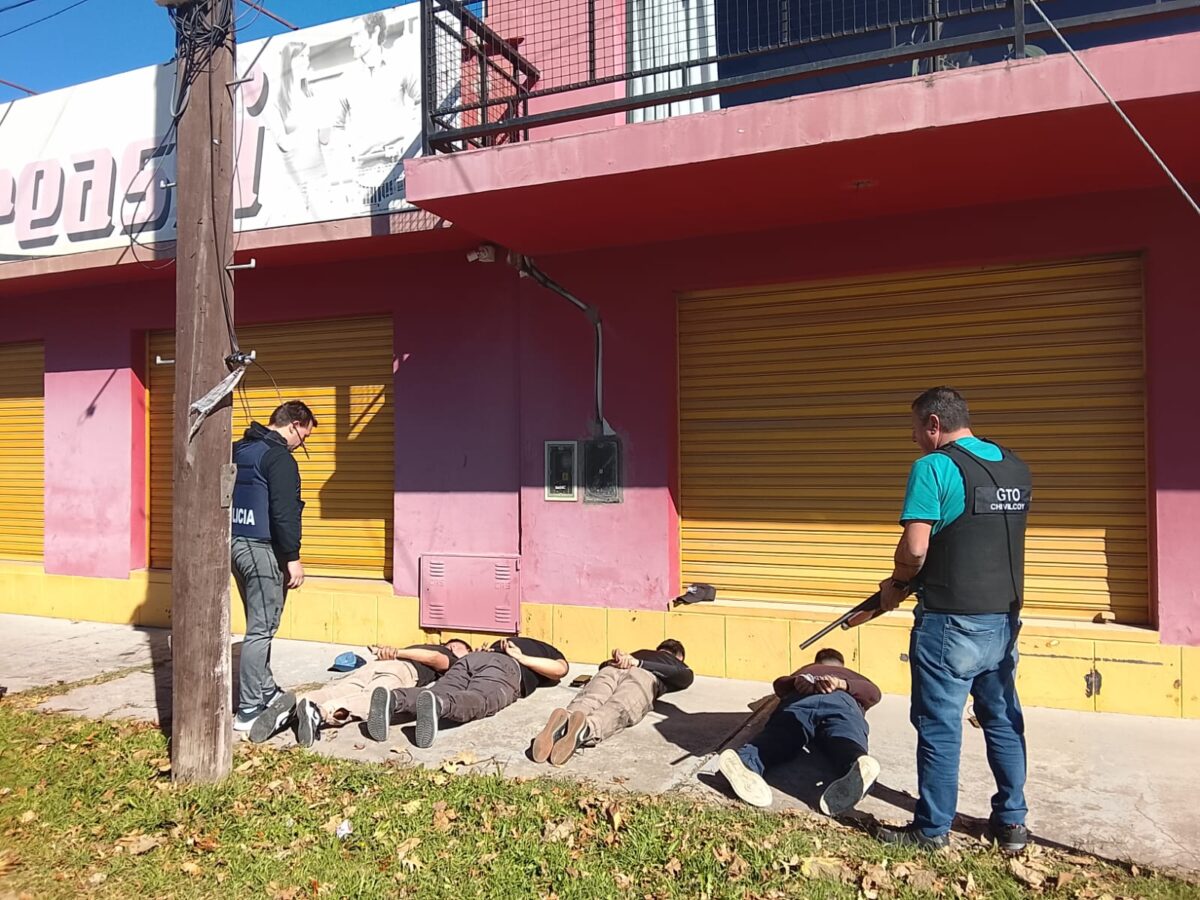 DETIENEN A BANDA QUE SUSTRAJO CABLES TELEFÓNICOS: UNO ES POLICÍA