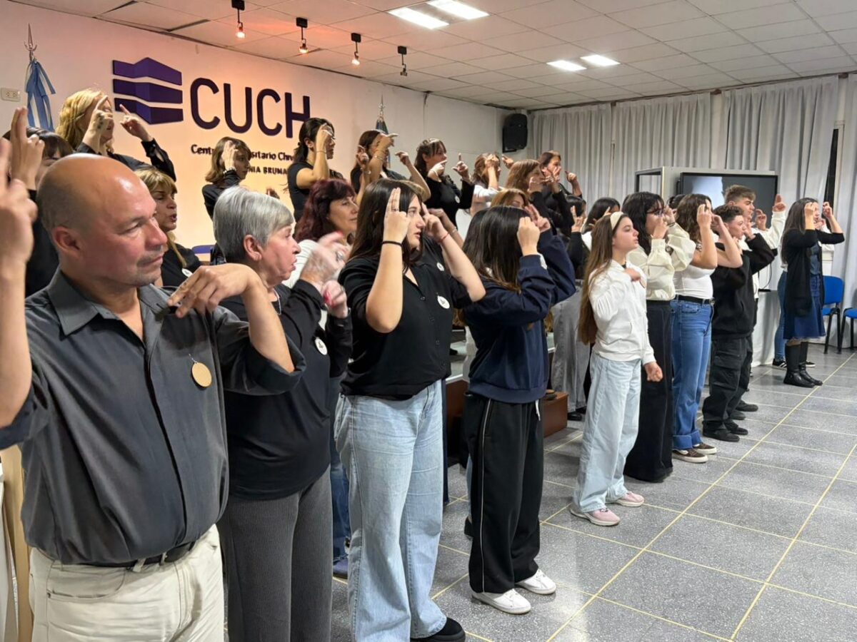 TALLER DE LENGUA DE SEÑAS: ENTREGARON CERTIFICADOS A 45 EGRESADOS