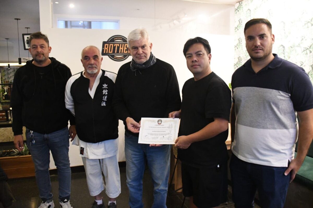 EL INTENDENTE FUE DISTINGUIDO CON CINTURÓN NEGRO HONORARIO DE KARATE