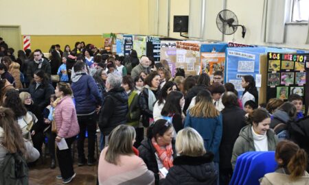 EXPUSIERON PROYECTOS DE INVESTIGACIÓN DESARROLLADOS POR ESTUDIANTES