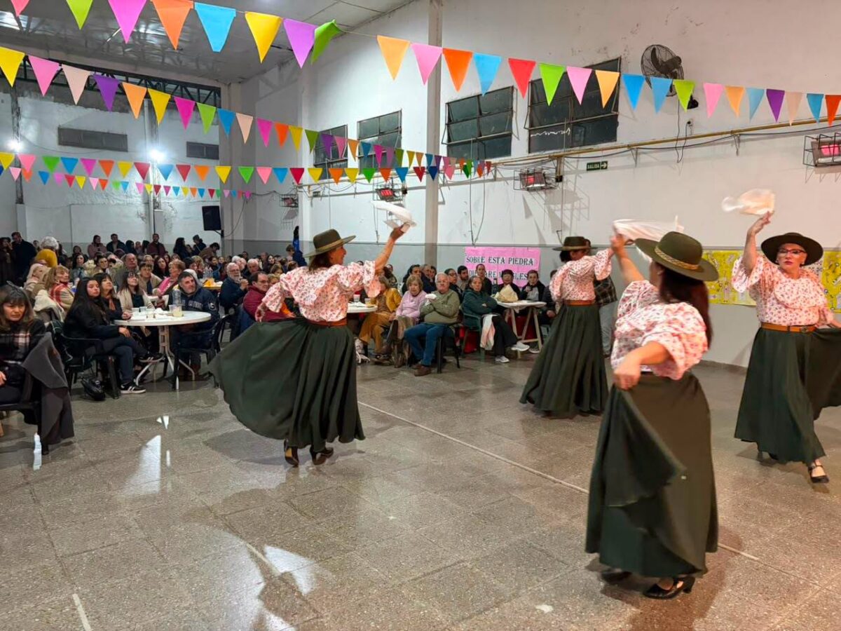 FIESTAS PATRONALES DE SAN PEDRO: PEÑA FOLCLÓRICA A BENEFICIO DE LA PARROQUIA