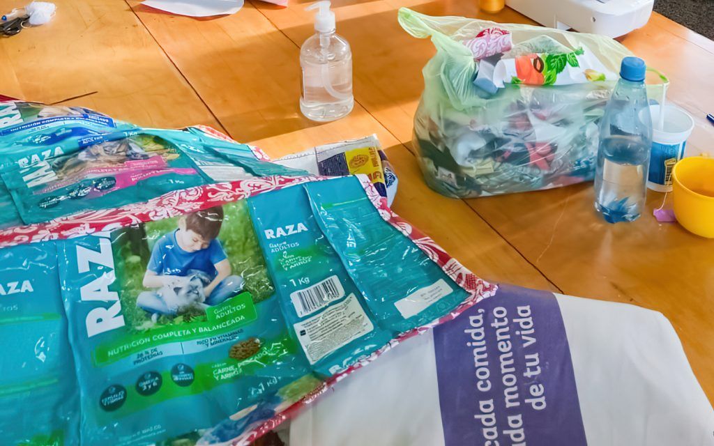 RECOLECTAN PLÁSTICOS PARA ELABORAR PRODUCTOS ARTESANALES