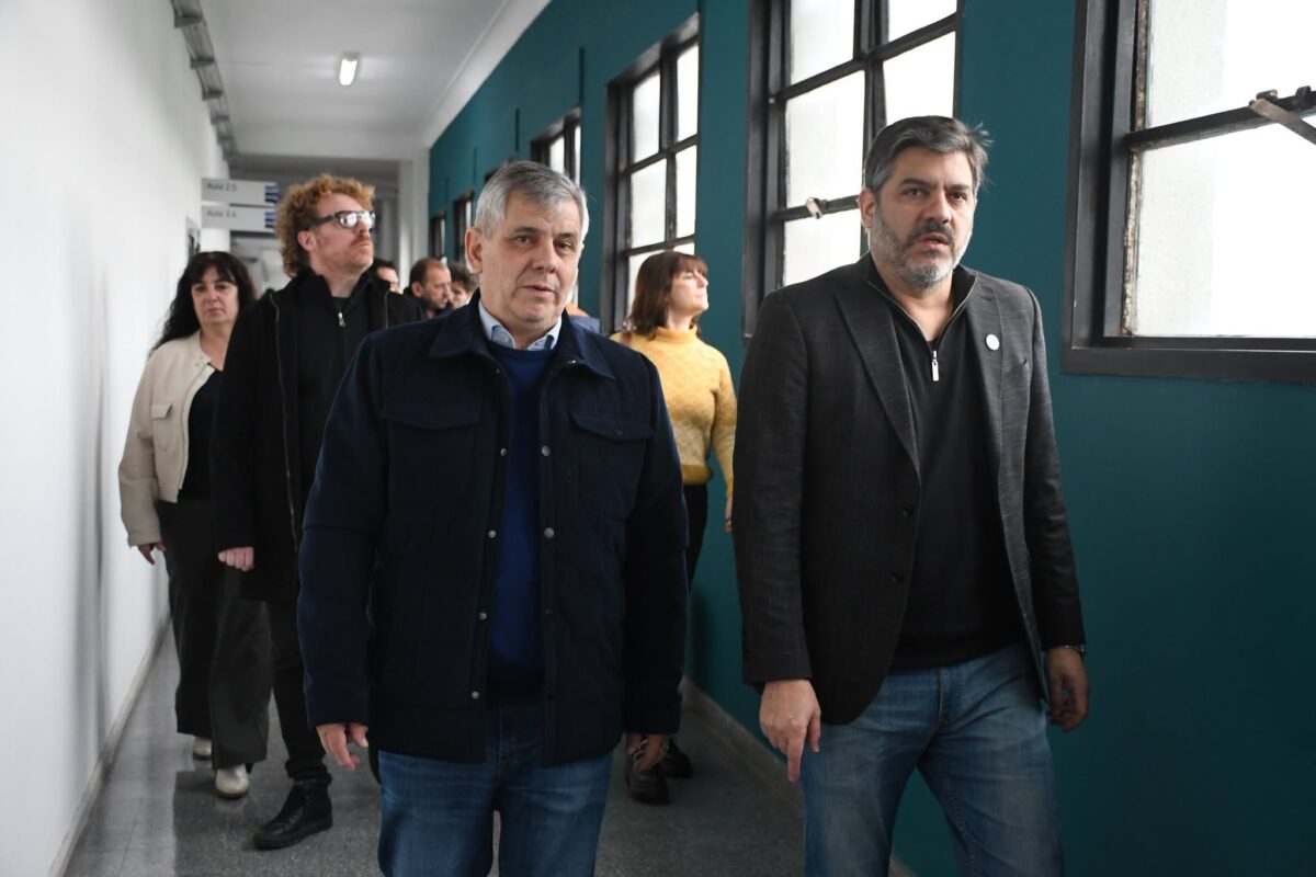 EL MINISTRO CARLOS BIANCO VISITÓ CHIVILCOY: RECORRIÓ EL CUCH Y ENTREGÓ COMPUTADORAS