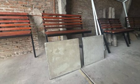 TALLERES MUNICIPALES: CON MATERIAL RECICLADO FABRICAN ELEMENTOS PARA ESPACIOS PÚBLICOS