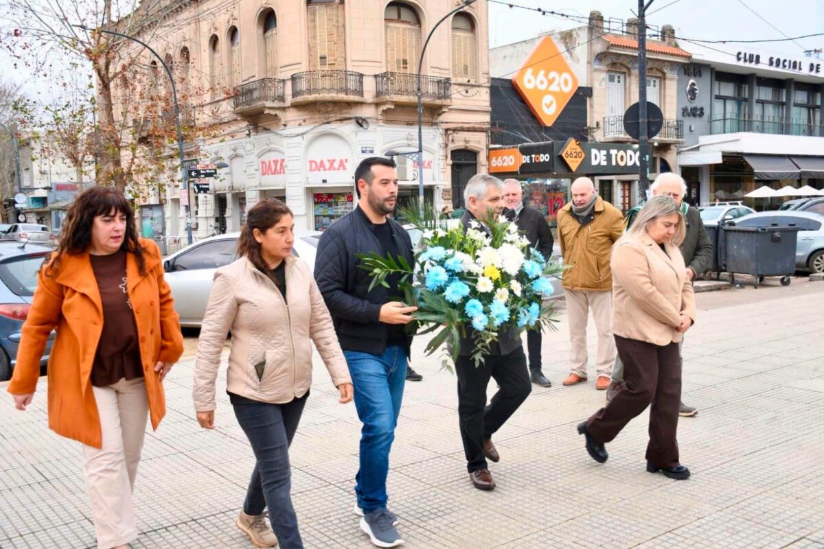 AUTORIDADES DEL GOBIERNO LOCAL RINDIERON HOMENAJE A SAN MARTÍN