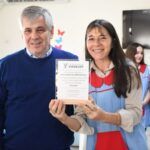 DOCENTE DE EXTENSA TRAYECTORIA FUE DISTINGUIDA POR EL INTENDENTE