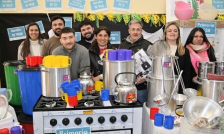 ENTREGARON EQUIPAMIENTO PARA EL SERVICIO ALIMENTARIO DE 27 ESCUELAS DEL DISTRITO